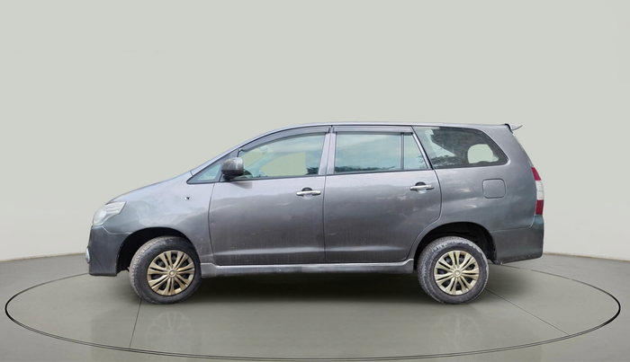 2013 Toyota Innova 2.5 GX 8 STR, Diesel, Manual, 2,07,572 km, exterior