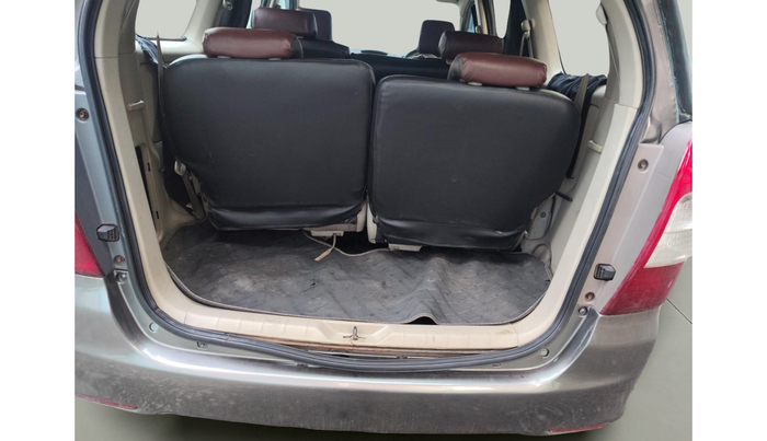 2013 Toyota Innova 2.5 GX 8 STR, Diesel, Manual, 2,07,572 km, exterior