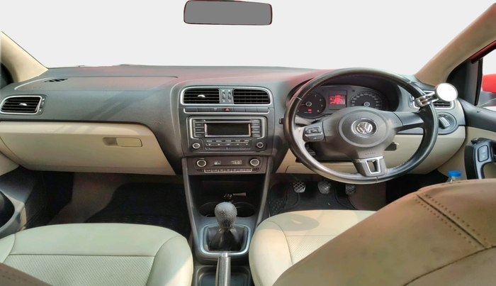 2014 Volkswagen Polo HIGHLINE1.2L, Petrol, Manual, 1,04,351 km, interior