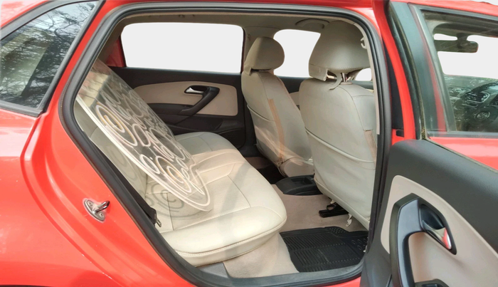 2014 Volkswagen Polo HIGHLINE1.2L, Petrol, Manual, 1,04,351 km, interior