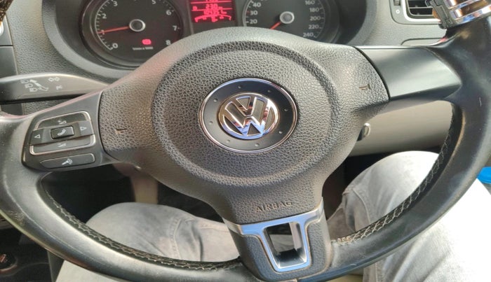 2014 Volkswagen Polo HIGHLINE1.2L, Petrol, Manual, 1,04,351 km, interior