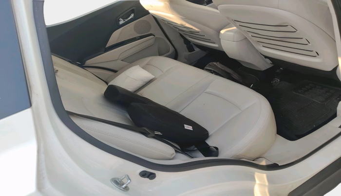 2021 Mahindra XUV300 W8 (O) 1.2 PETROL AMT, Petrol, Automatic, 41,613 km, interior