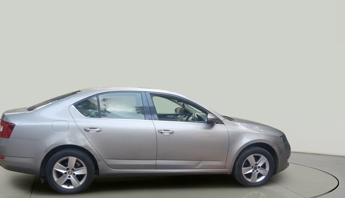 2015 Skoda Octavia AMBITION 2.0 TDI, Diesel, Manual, 1,41,143 km, exterior