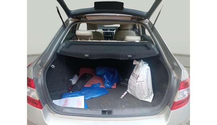 2015 Skoda Octavia AMBITION 2.0 TDI, Diesel, Manual, 1,41,143 km, exterior