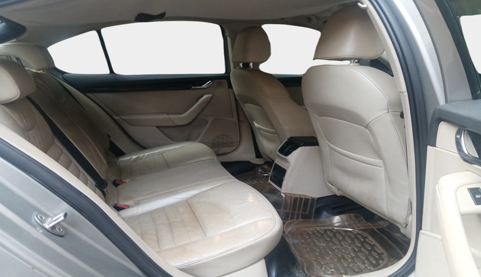 2015 Skoda Octavia AMBITION 2.0 TDI, Diesel, Manual, 1,41,143 km, interior