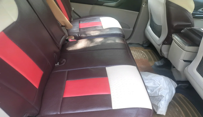 2016 Mahindra XUV500 W10, Diesel, Manual, 1,24,902 km, interior