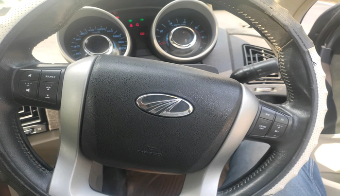 2016 Mahindra XUV500 W10, Diesel, Manual, 1,24,902 km, interior