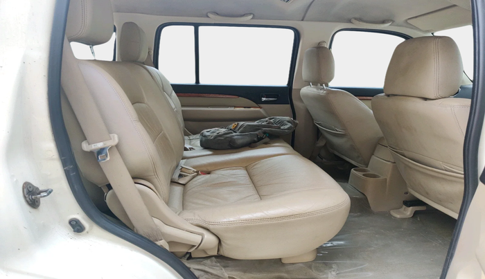 2011 Ford Endeavour 2.5L 4X2 MT, Diesel, Manual, 1,23,971 km, interior