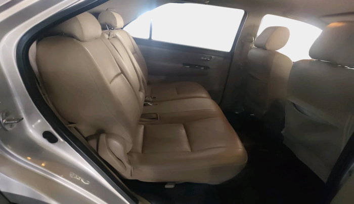 2012 Toyota Fortuner 3.0 4X2 MT, Diesel, Manual, 1,87,101 km, interior