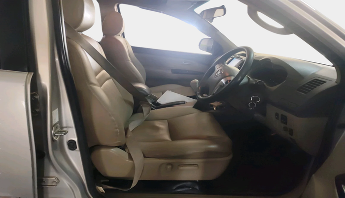 2012 Toyota Fortuner 3.0 4X2 MT, Diesel, Manual, 1,87,101 km, interior