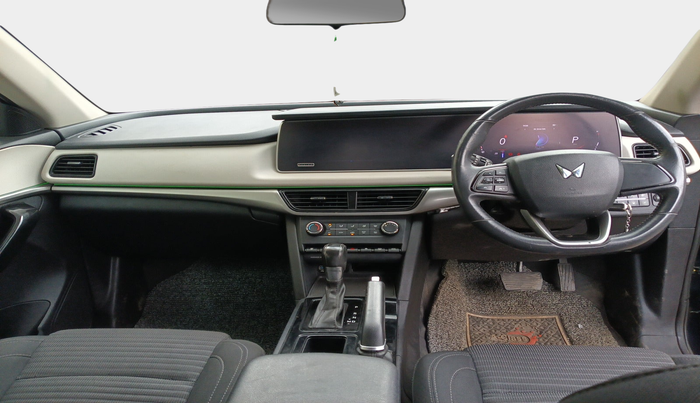 2022 Mahindra XUV700 AX 5 D AT 7 STR, Diesel, Automatic, 48,012 km, interior