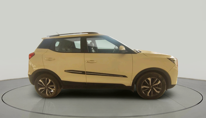 2020 Mahindra XUV300 W8 (O) 1.5 DIESEL, Diesel, Manual, 62,851 km, exterior