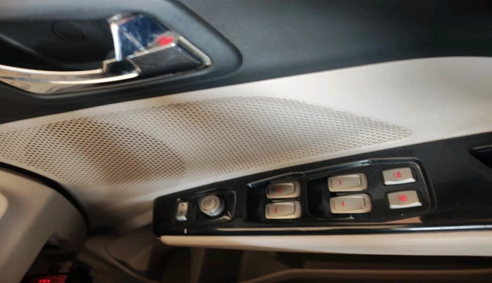 2020 Mahindra XUV300 W8 (O) 1.5 DIESEL, Diesel, Manual, 62,851 km, interior