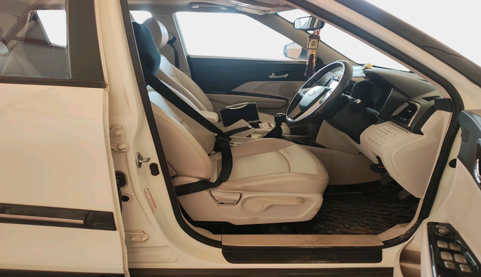 2020 Mahindra XUV300 W8 (O) 1.5 DIESEL, Diesel, Manual, 62,851 km, interior