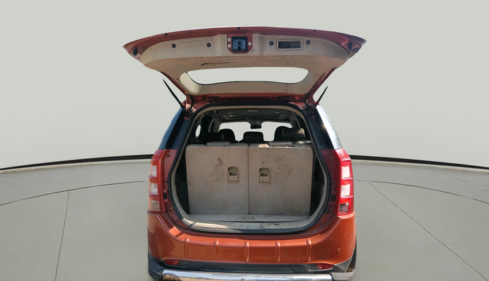 2016 Mahindra XUV500 W10 AT, Diesel, Automatic, 1,60,367 km, exterior