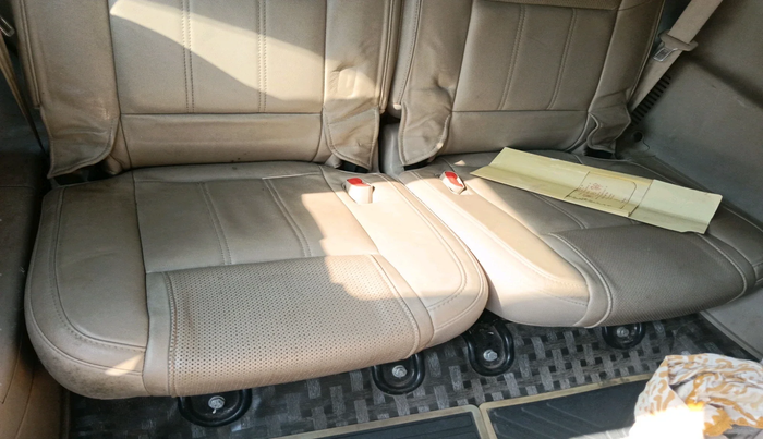 2016 Mahindra XUV500 W10 AT, Diesel, Automatic, 1,60,367 km, interior