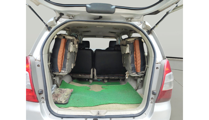 2013 Toyota Innova 2.5 GX 8 STR, Diesel, Manual, 1,72,000 km, exterior