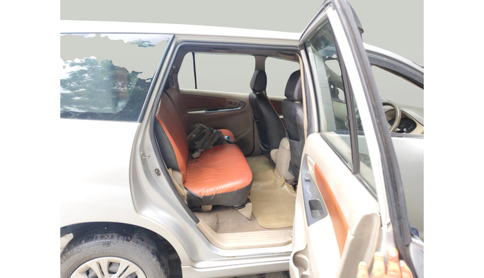 2013 Toyota Innova 2.5 GX 8 STR, Diesel, Manual, 1,72,000 km, interior