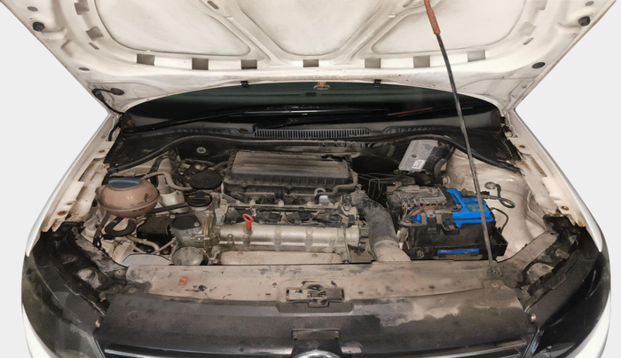 2013 Volkswagen Vento HIGHLINE 1.6 MPI, Petrol, Manual, 98,949 km, exterior