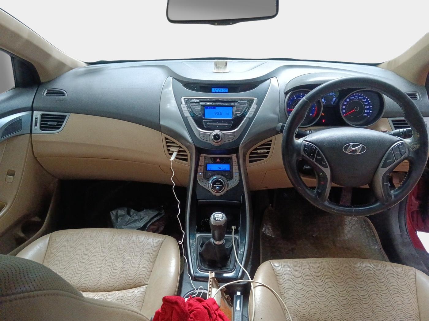 2013 Hyundai New Elantra 1.8 SX MT VTVT, Petrol, Manual, 1,55,934 km, interior