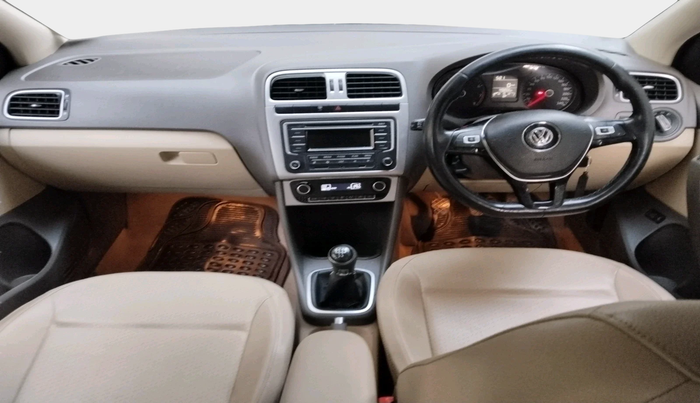 2016 Volkswagen Vento HIGHLINE 1.6 MPI, Petrol, Manual, 43,202 km, interior