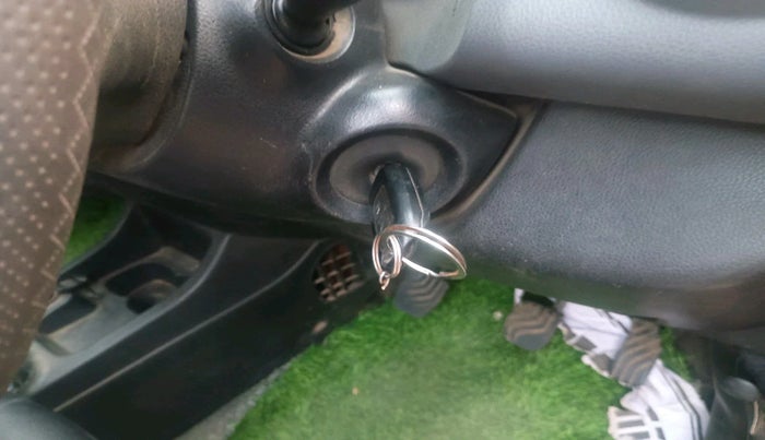 2018 Renault Kwid RXT 1.0 (O), Petrol, Manual, 1,20,227 km, interior