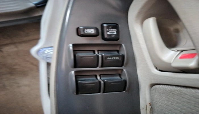 2011 Toyota Innova 2.5 G4 8 STR, Diesel, Manual, 1,19,506 km, interior