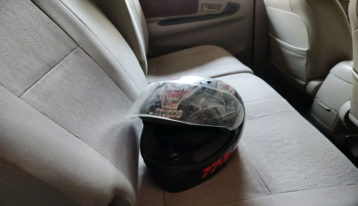 2011 Toyota Innova 2.5 G4 8 STR, Diesel, Manual, 1,19,506 km, interior