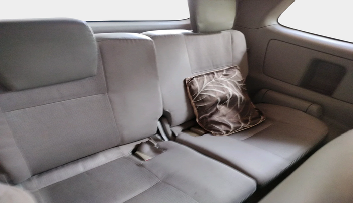 2011 Toyota Innova 2.5 G4 8 STR, Diesel, Manual, 1,19,506 km, interior