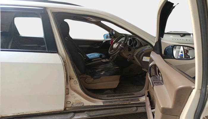 2012 Mahindra XUV500 W8, Diesel, Manual, 1,20,852 km, interior