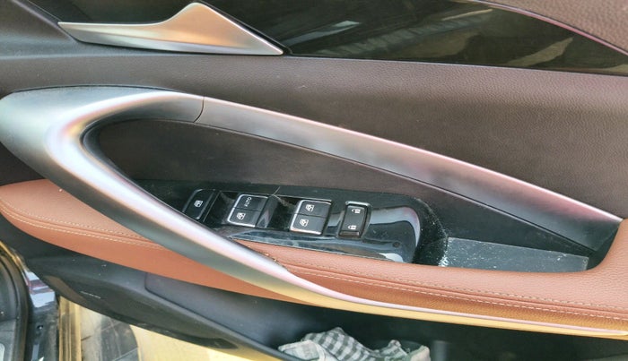 2020 MG HECTOR PLUS SHARP 1.5 PETROL TURBO DCT 6-STR, Petrol, Automatic, 27,596 km, interior