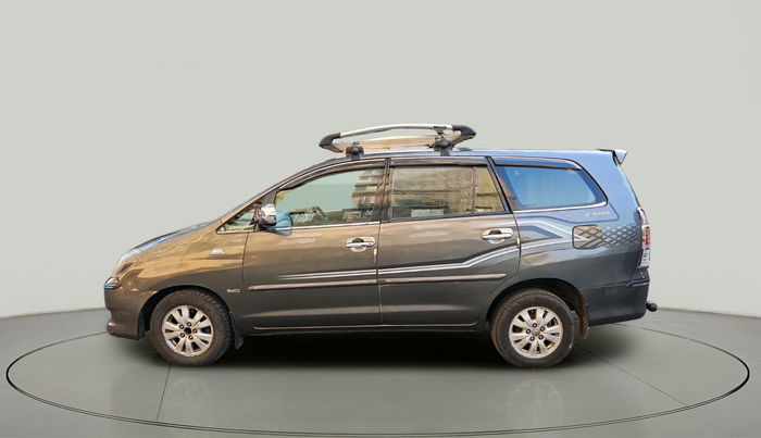 2010 Toyota Innova V 2.5 7 STR, Diesel, Manual, 1,23,261 km, exterior