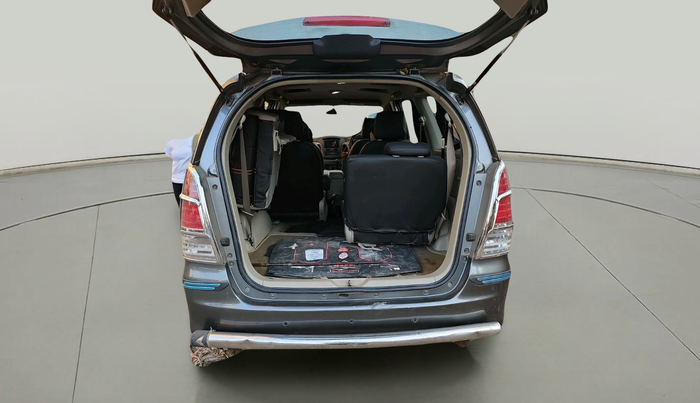 2010 Toyota Innova V 2.5 7 STR, Diesel, Manual, 1,23,261 km, exterior