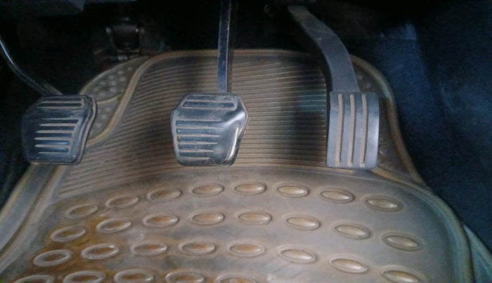 2011 Ford Figo ZXI 1.2 PETROL, Petrol, Manual, 1,05,624 km, interior