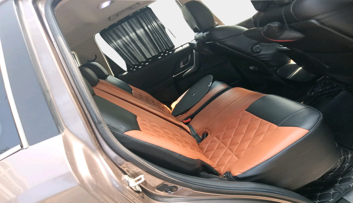 2018 Mahindra XUV500 W9, Diesel, Manual, 1,30,656 km, interior