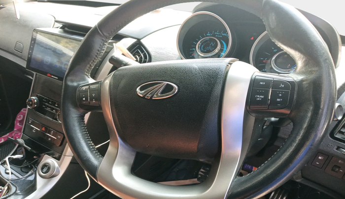2018 Mahindra XUV500 W9, Diesel, Manual, 1,30,656 km, interior
