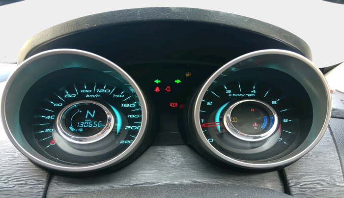 2018 Mahindra XUV500 W9, Diesel, Manual, 1,30,656 km, interior