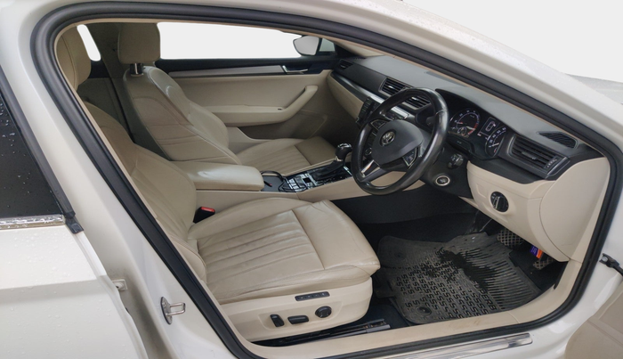 2016 Skoda Superb STYLE 1.8 TSI AT, Petrol, Automatic, 54,009 km, interior