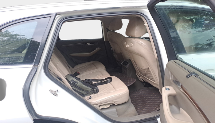 2010 Audi Q5 3.0 TDI QUATTRO, Diesel, Automatic, 92,974 km, interior