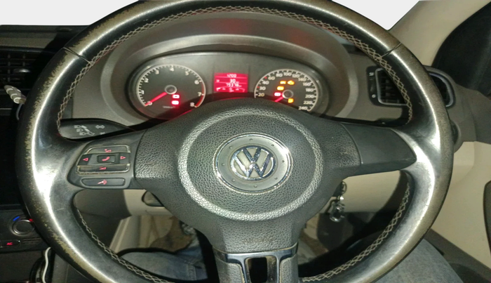 2013 Volkswagen Vento HIGHLINE 1.6 MPI, Petrol, Manual, 79,378 km, interior