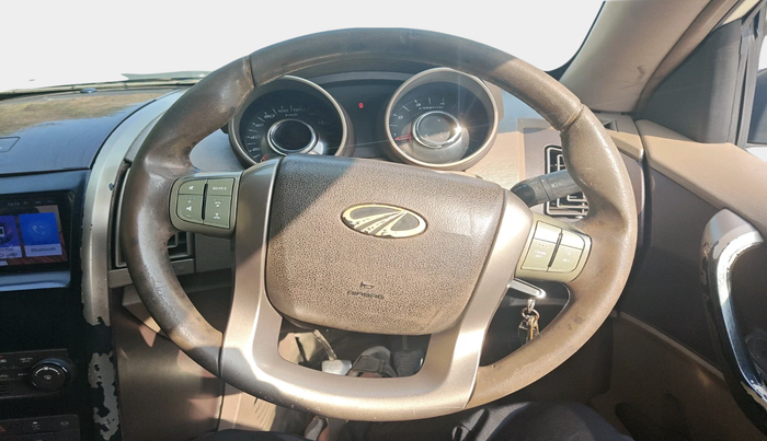 2011 Mahindra XUV500 W8, Diesel, Manual, 2,40,940 km, interior