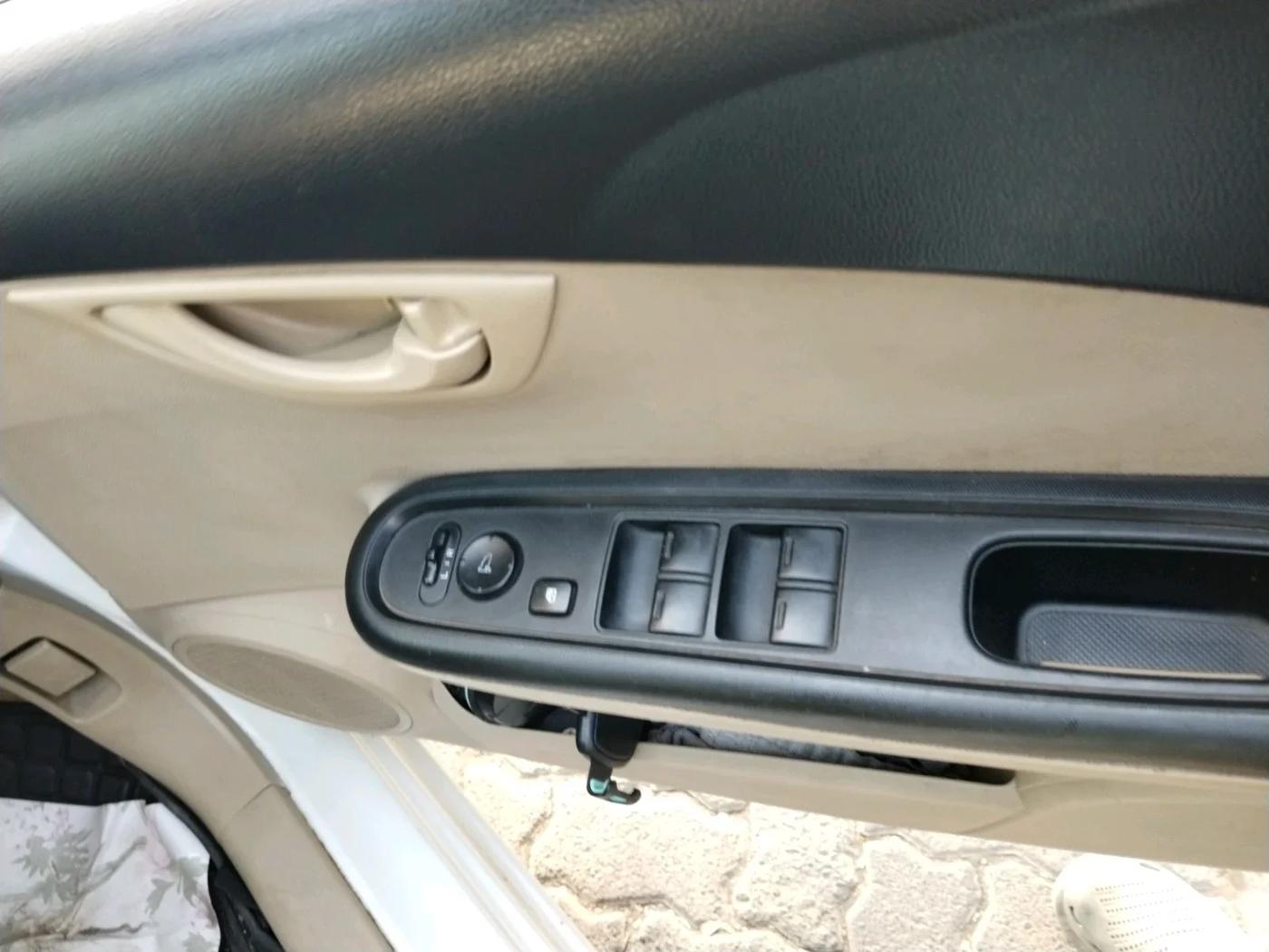 2015 Honda Mobilio 1.5L I-VTEC V, CNG, Manual, 1,59,914 km, interior