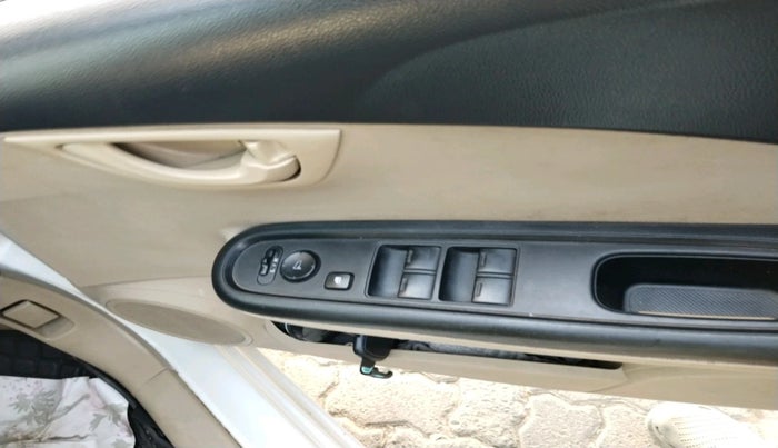 2015 Honda Mobilio 1.5L I-VTEC V, Petrol, Manual, 1,59,914 km, interior