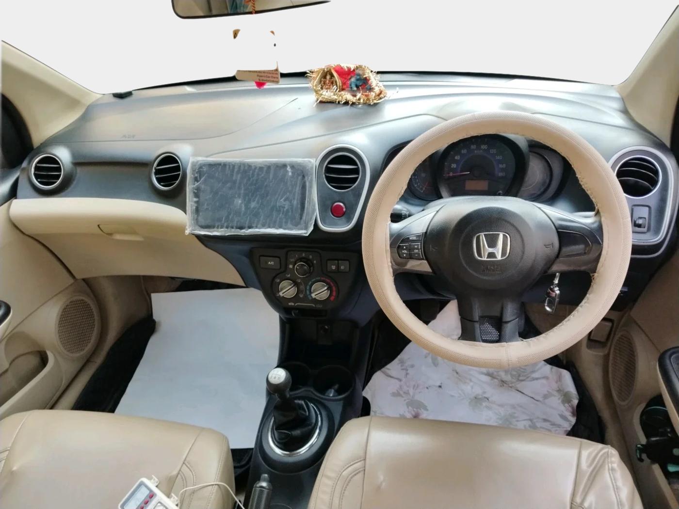 2015 Honda Mobilio 1.5L I-VTEC V, CNG, Manual, 1,59,914 km, interior