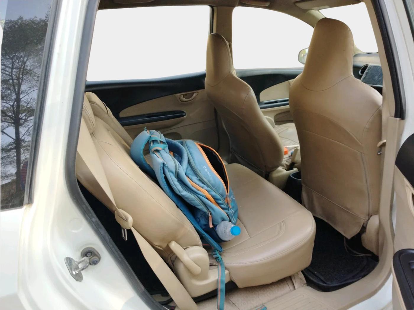 2015 Honda Mobilio 1.5L I-VTEC V, CNG, Manual, 1,59,914 km, interior