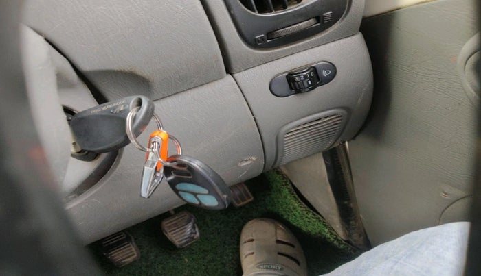 2012 Mahindra Scorpio EX M2DI, Diesel, Manual, 93,345 km, interior