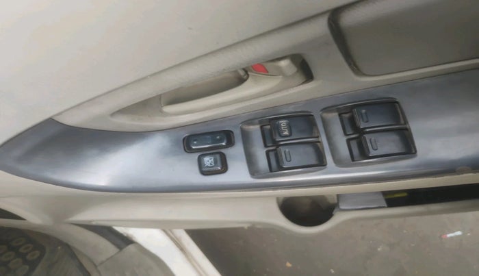 2011 Toyota Innova G1 2.5, Diesel, Manual, 2,21,977 km, interior