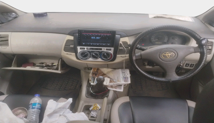 2011 Toyota Innova G1 2.5, Diesel, Manual, 2,21,977 km, interior