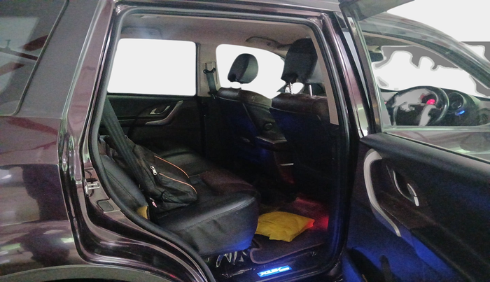 2015 Mahindra XUV500 W8, Diesel, Manual, 1,09,465 km, interior