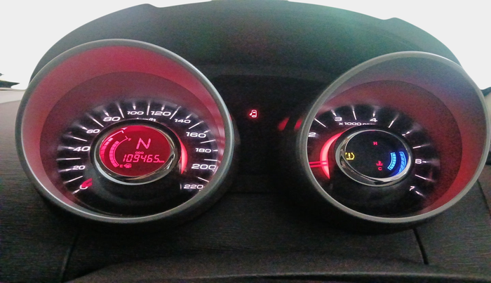 2015 Mahindra XUV500 W8, Diesel, Manual, 1,09,465 km, interior